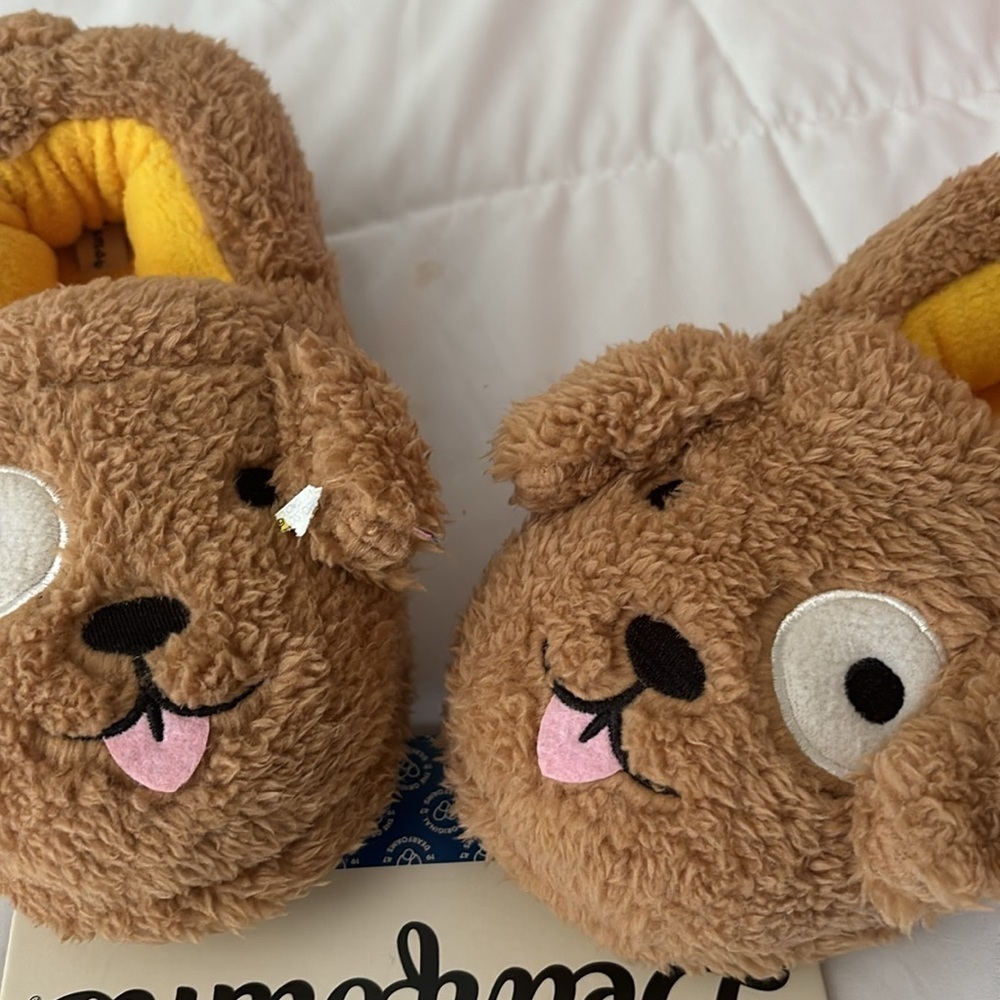 ❤️3 for $15!❤️ 
Adorable Dearfoam slippers, size4/5! Puppies! - Picture 2 of 6